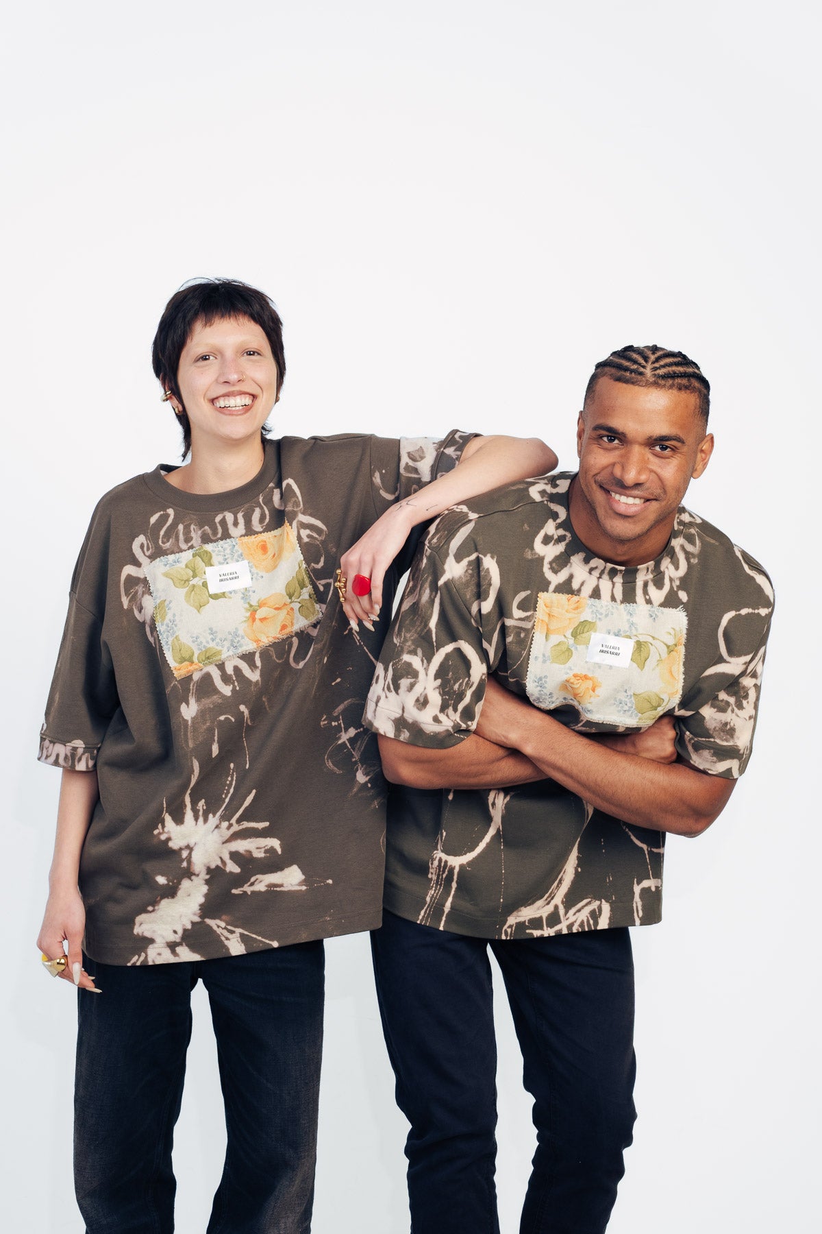 Camiseta parche flores y lejía