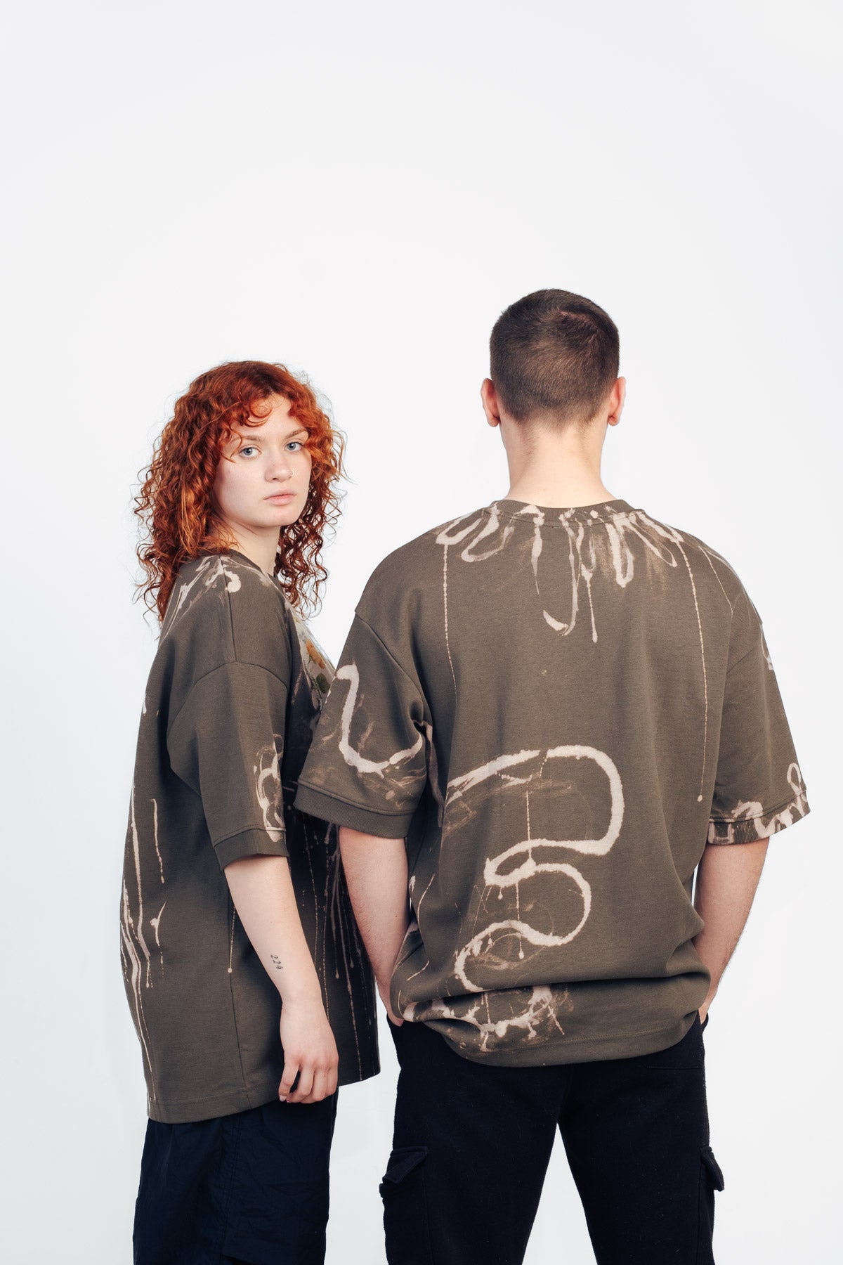 Camiseta parche flores y lejía