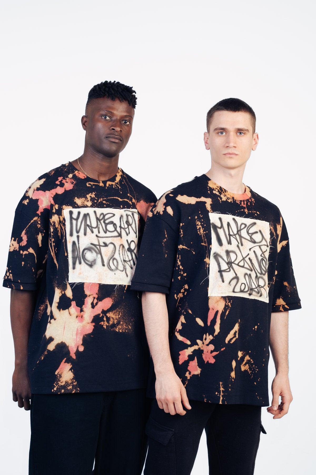 Camiseta negra graffiti