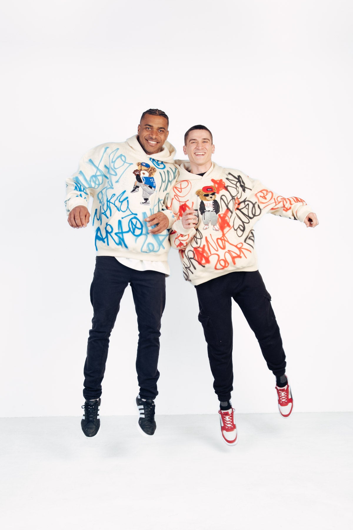 Sudadera graffiti oso azul.
