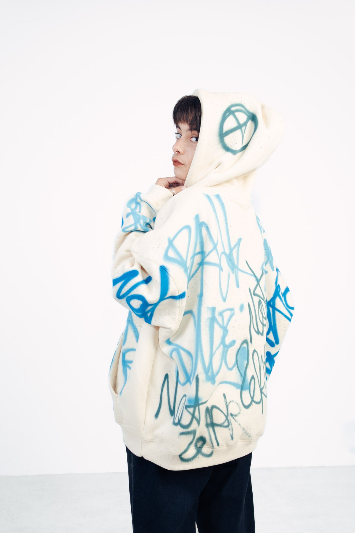 Sudadera graffiti oso azul.