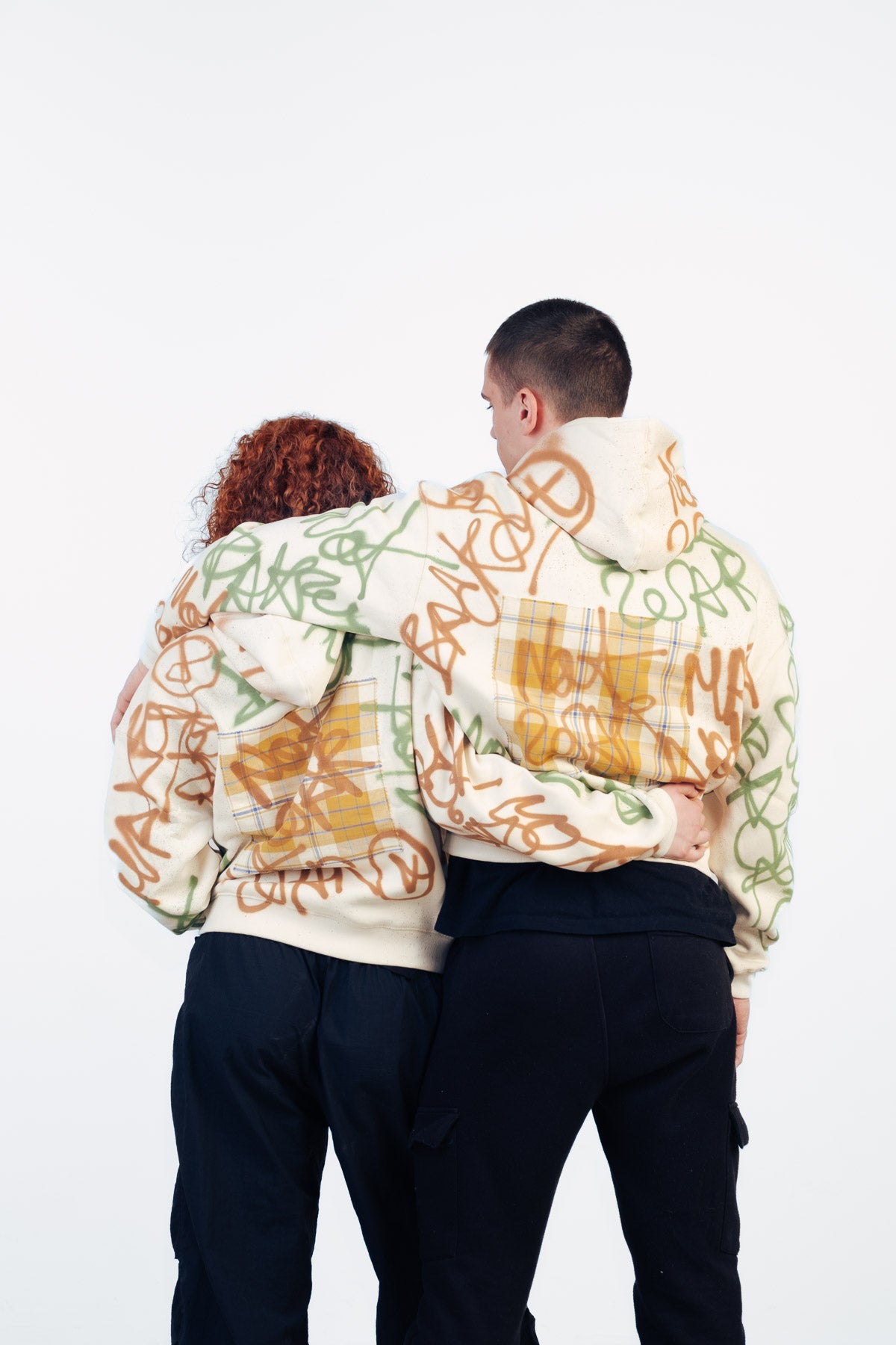 Sudadera graffiti parche cuadros