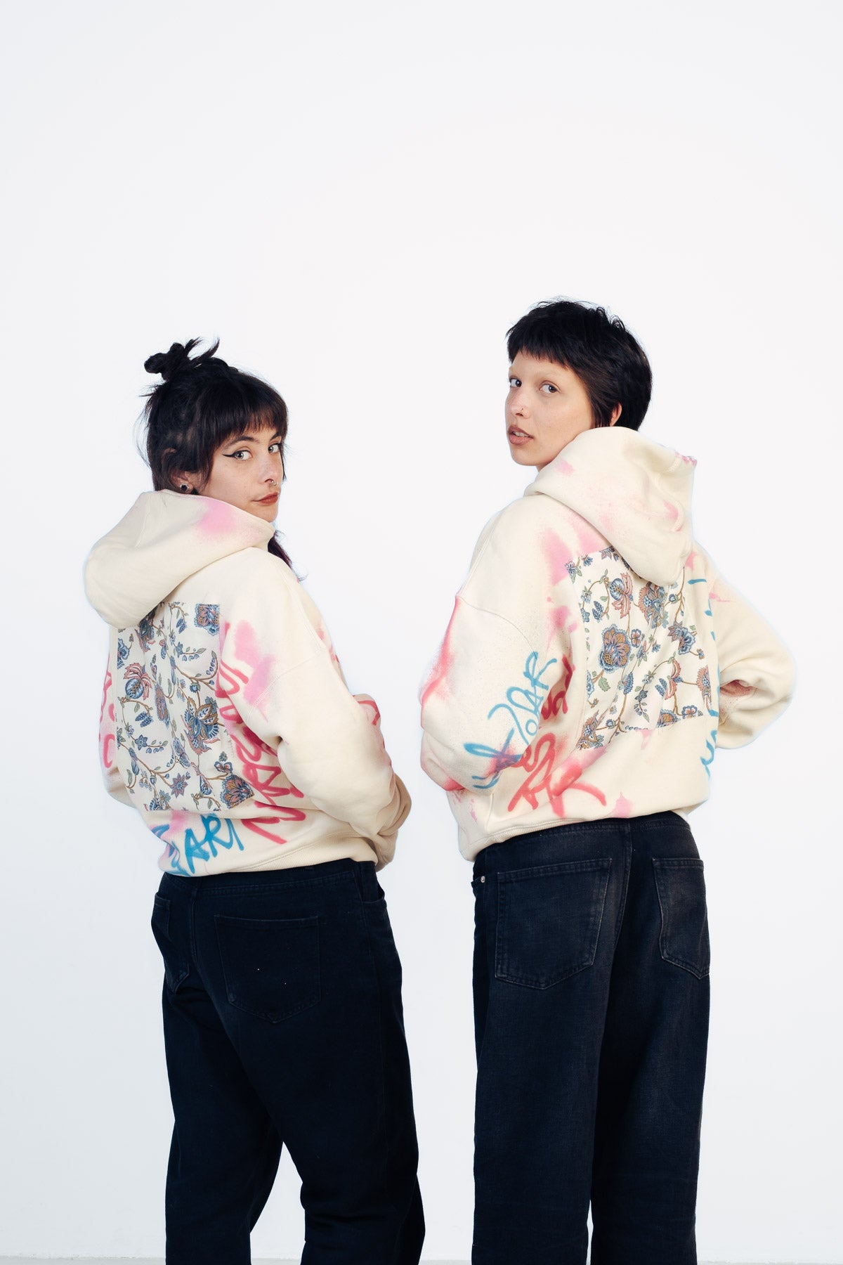 Sudadera graffiti flores